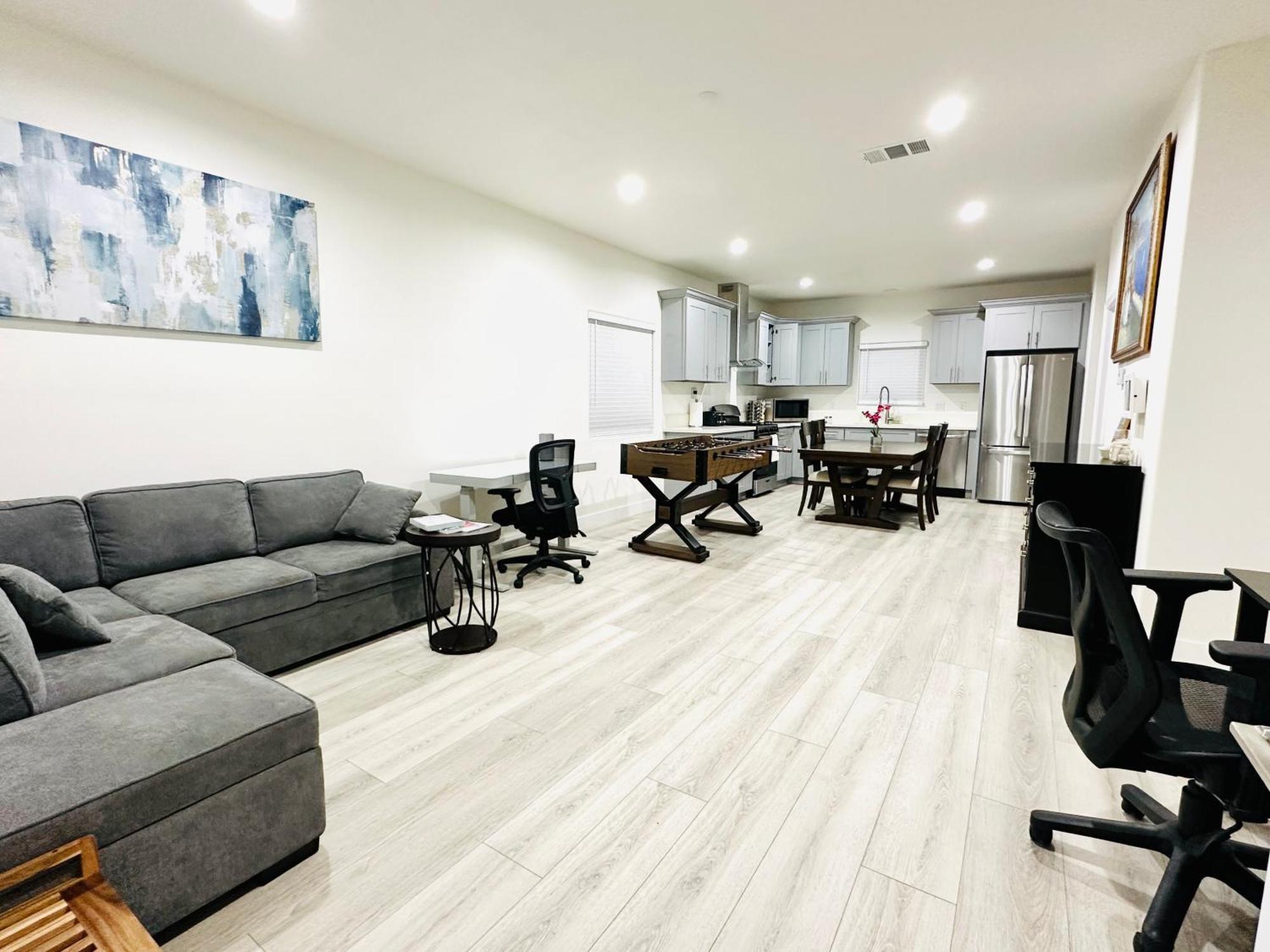 Holiday home New 2-story House 3 Bedrooms 3 Bathrooms In Near Disneyland- Knotts In The Same Lot Of 3 Separate Anaheim