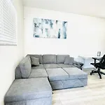 New 2-Story House 3 Bedrooms 3 Bathrooms In Anaheim Near Disneyland- Knotts In The Same Lot Of 3 Separate Properties