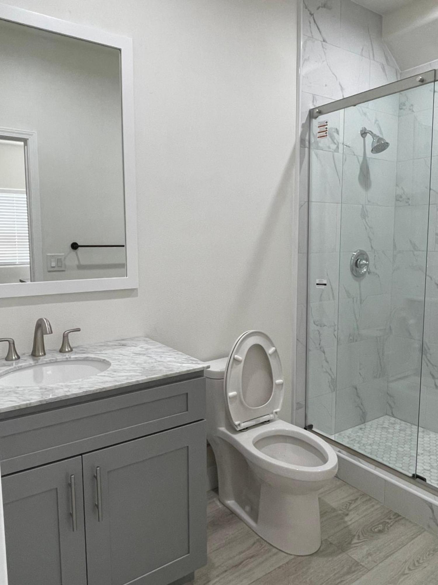 New 2-story House 3 Bedrooms 3 Bathrooms In Near Disneyland- Knotts In The Same Lot Of 3 Separate Holiday home *