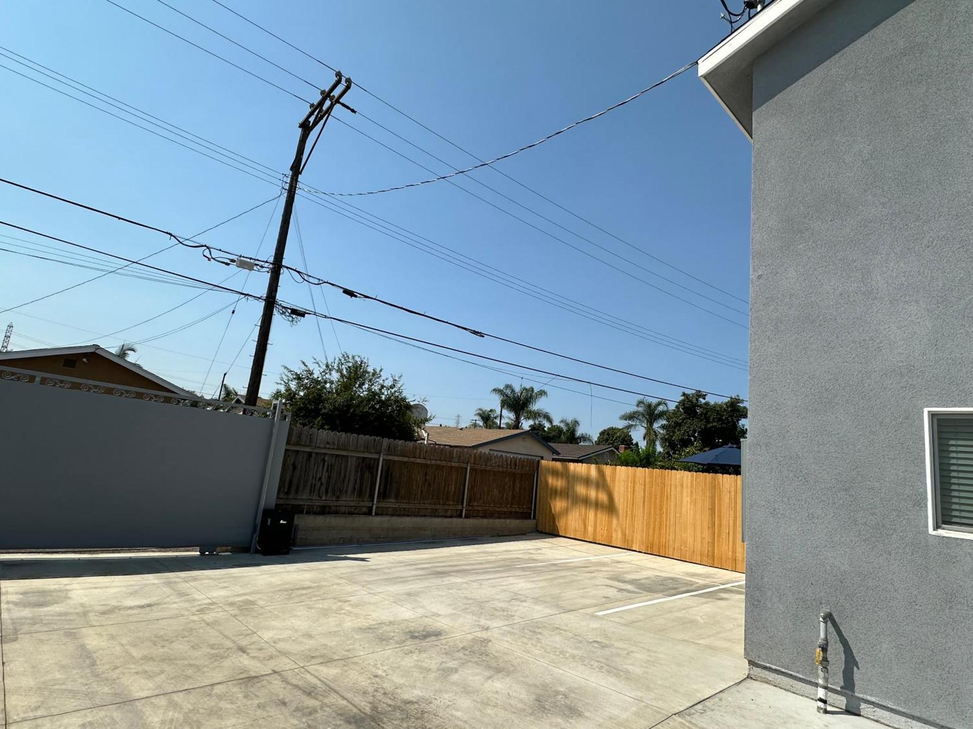 New 2-story House 3 Bedrooms 3 Bathrooms In Near Disneyland- Knotts In The Same Lot Of 3 Separate * Anaheim
