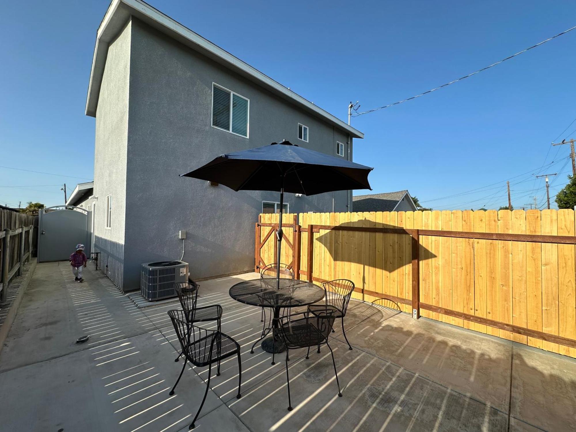 New 2-story House 3 Bedrooms 3 Bathrooms In Near Disneyland- Knotts In The Same Lot Of 3 Separate * Anaheim