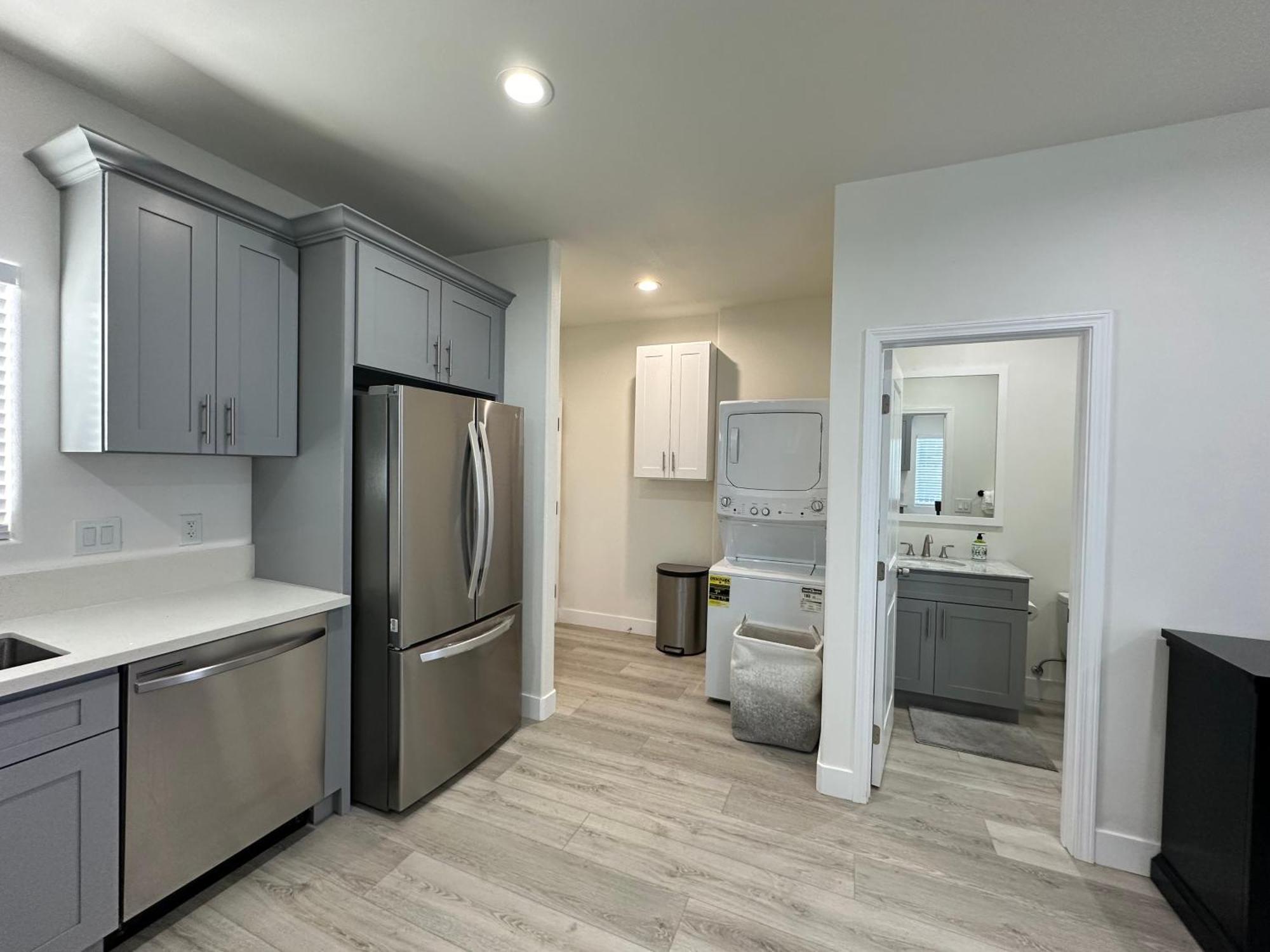 New 2-story House 3 Bedrooms 3 Bathrooms In Near Disneyland- Knotts In The Same Lot Of 3 Separate Holiday home *