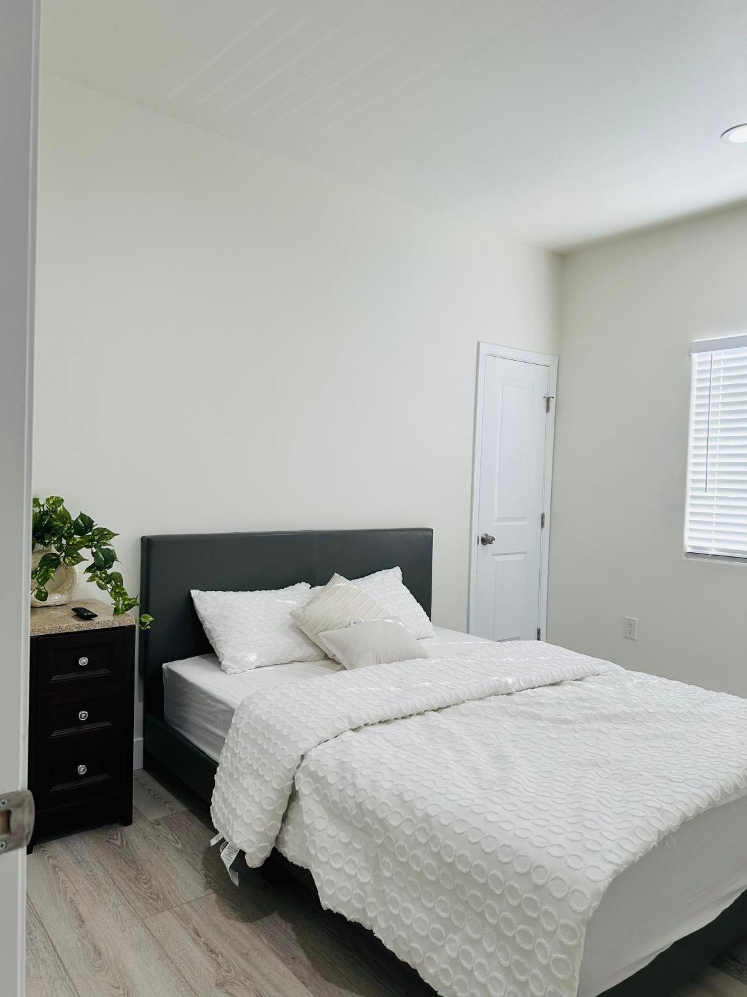New 2-story House 3 Bedrooms 3 Bathrooms In Near Disneyland- Knotts In The Same Lot Of 3 Separate Anaheim