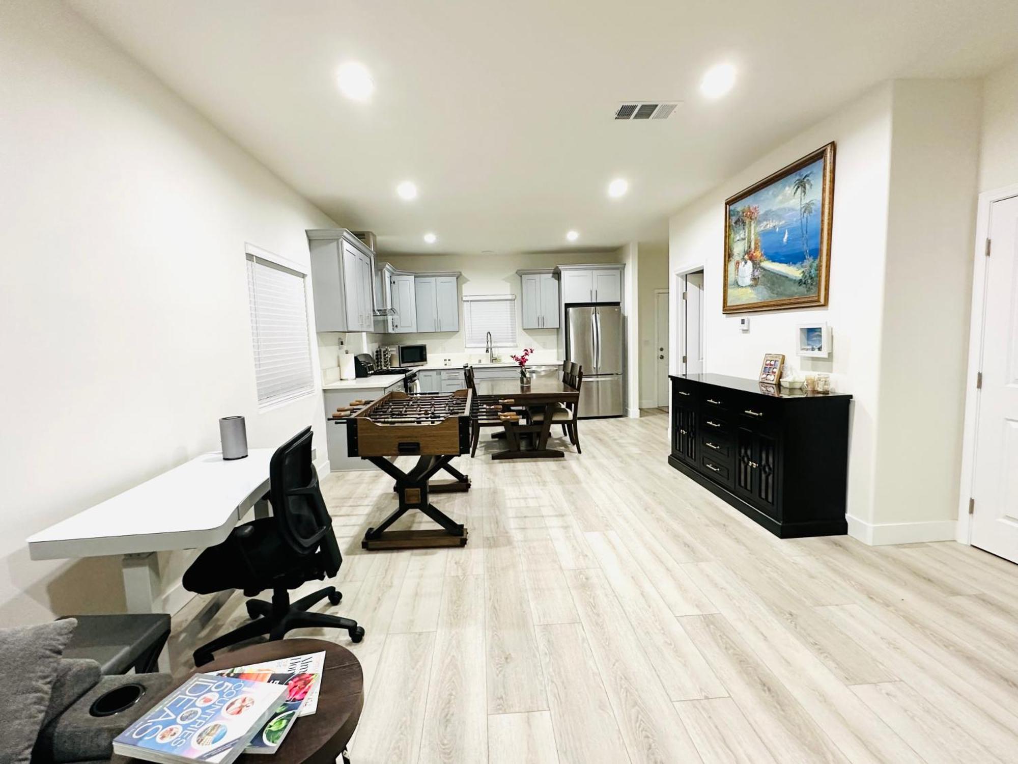 New 2-story House 3 Bedrooms 3 Bathrooms In Near Disneyland- Knotts In The Same Lot Of 3 Separate *