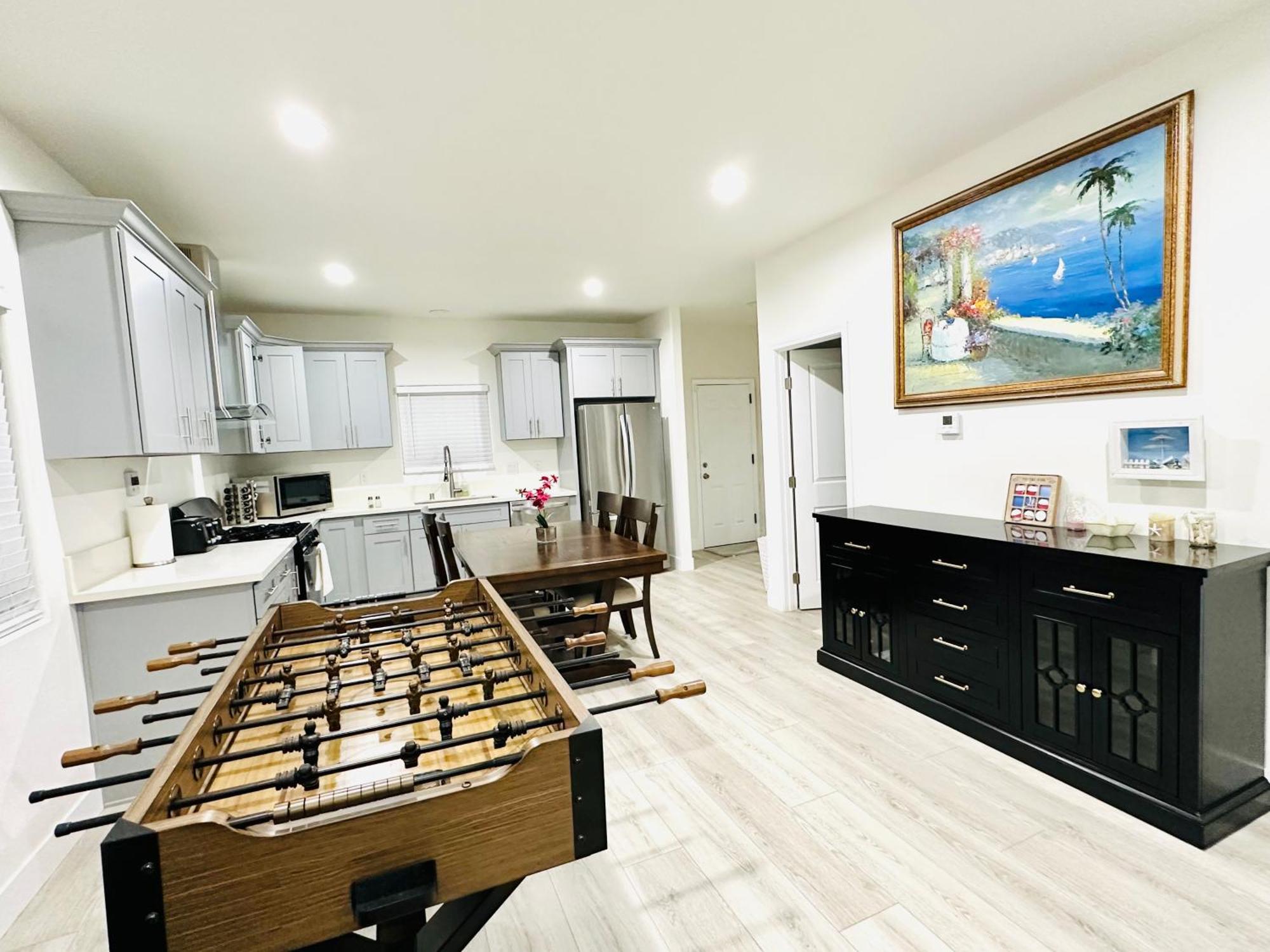 New 2-story House 3 Bedrooms 3 Bathrooms In Near Disneyland- Knotts In The Same Lot Of 3 Separate * Anaheim