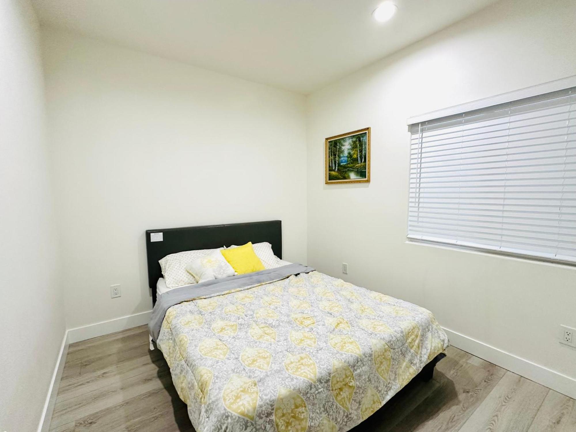 New 2-story House 3 Bedrooms 3 Bathrooms In Near Disneyland- Knotts In The Same Lot Of 3 Separate *