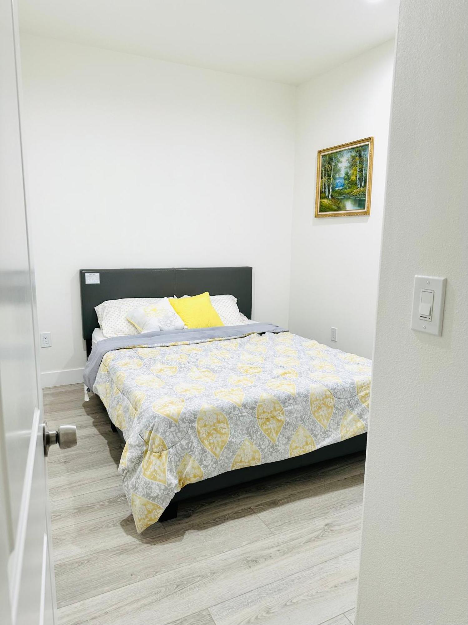 Holiday home New 2-story House 3 Bedrooms 3 Bathrooms In Near Disneyland- Knotts In The Same Lot Of 3 Separate *