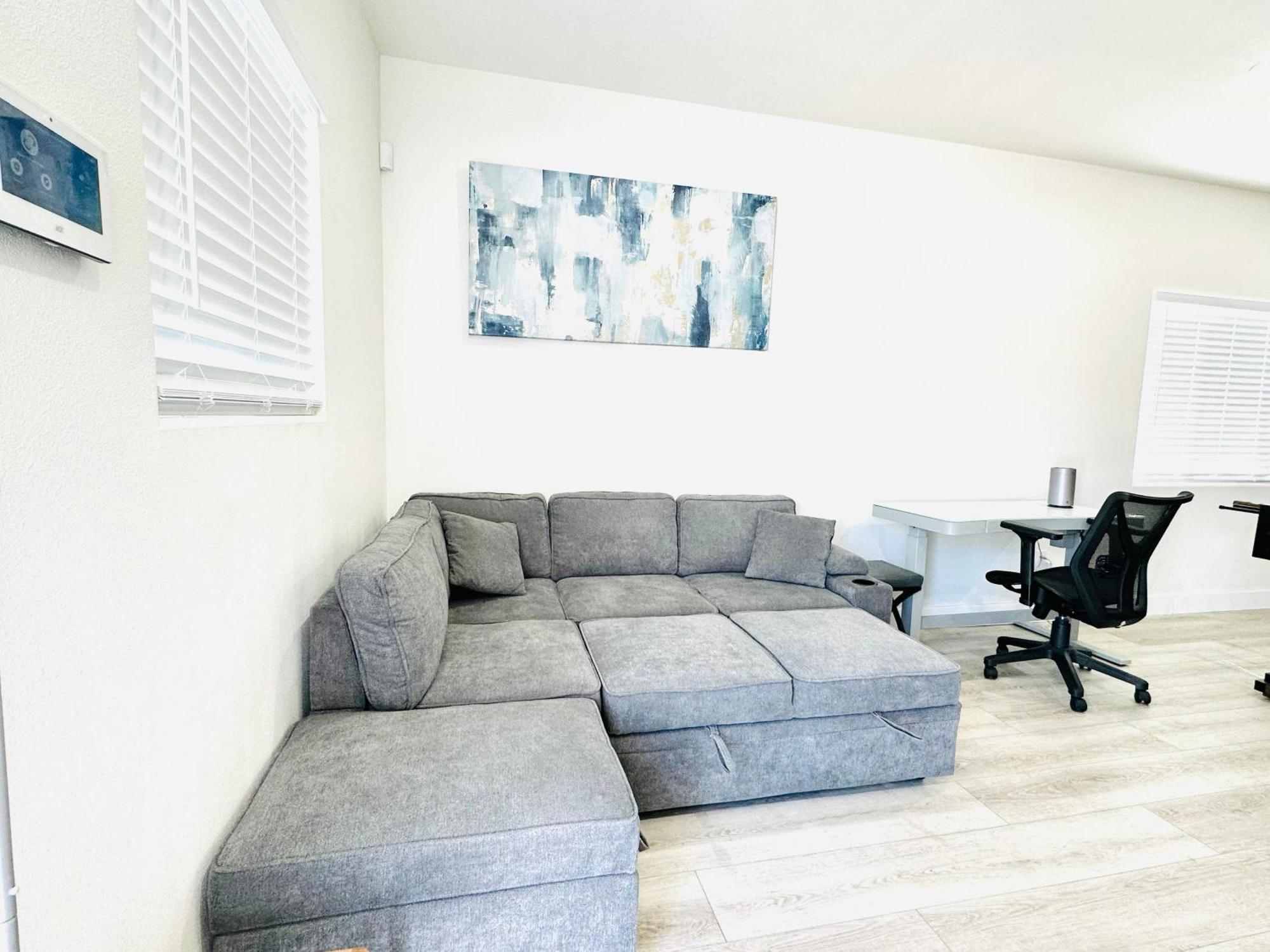 New 2-story House 3 Bedrooms 3 Bathrooms In Near Disneyland- Knotts In The Same Lot Of 3 Separate Anaheim